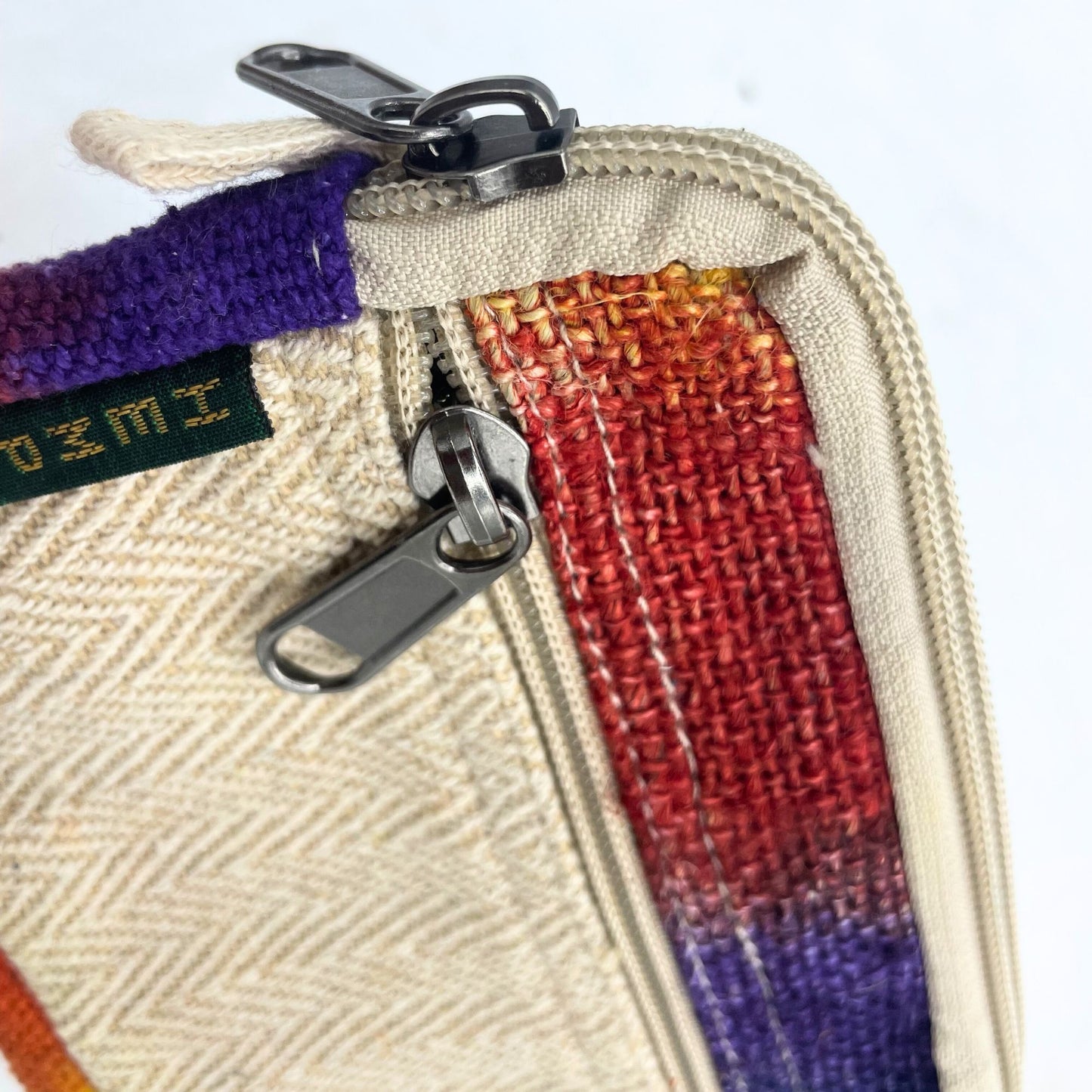 Bolsa cuadrada de cáñamo teñida