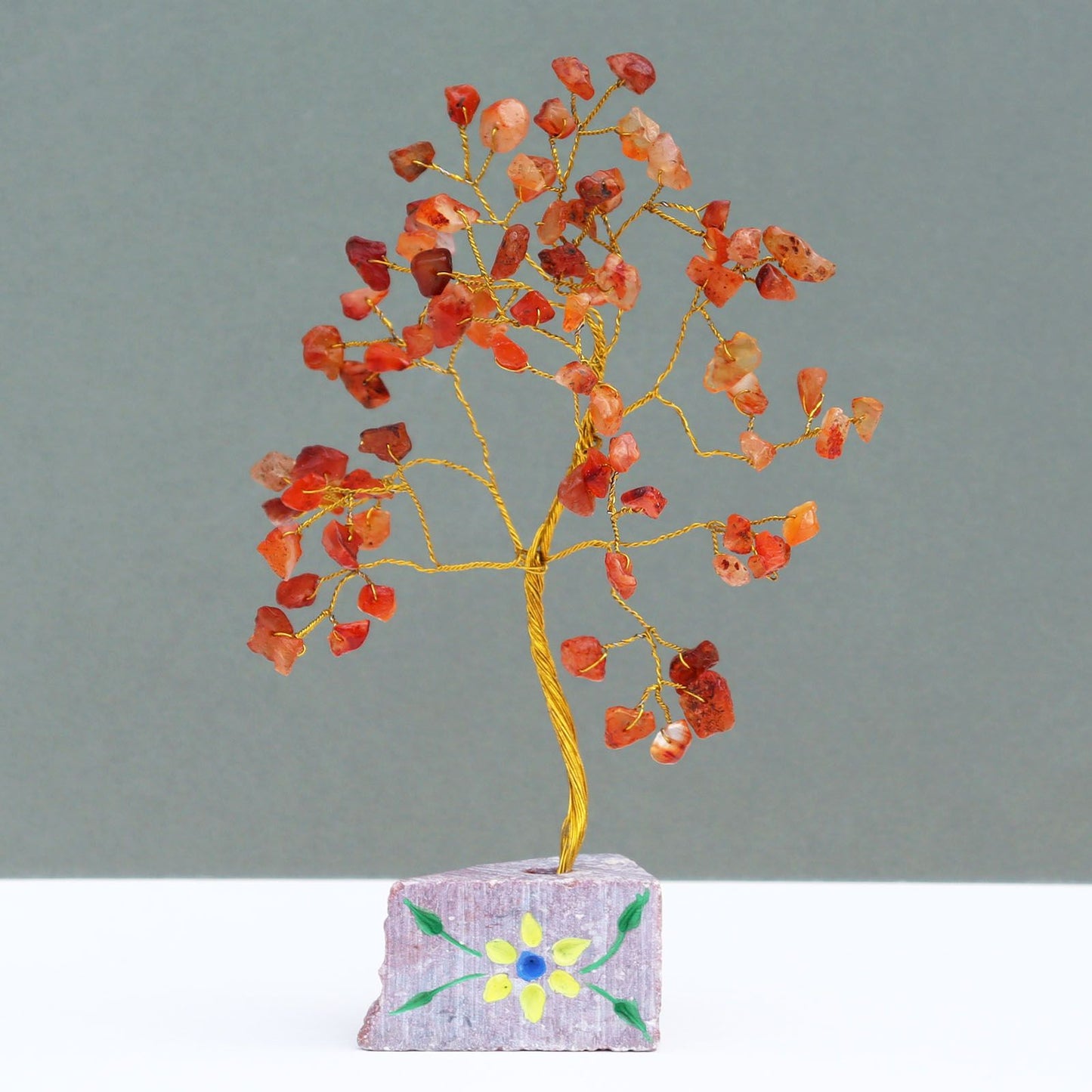 Árbol de Carnelia sobre Base de Piedra - 80 Gemas Naturales