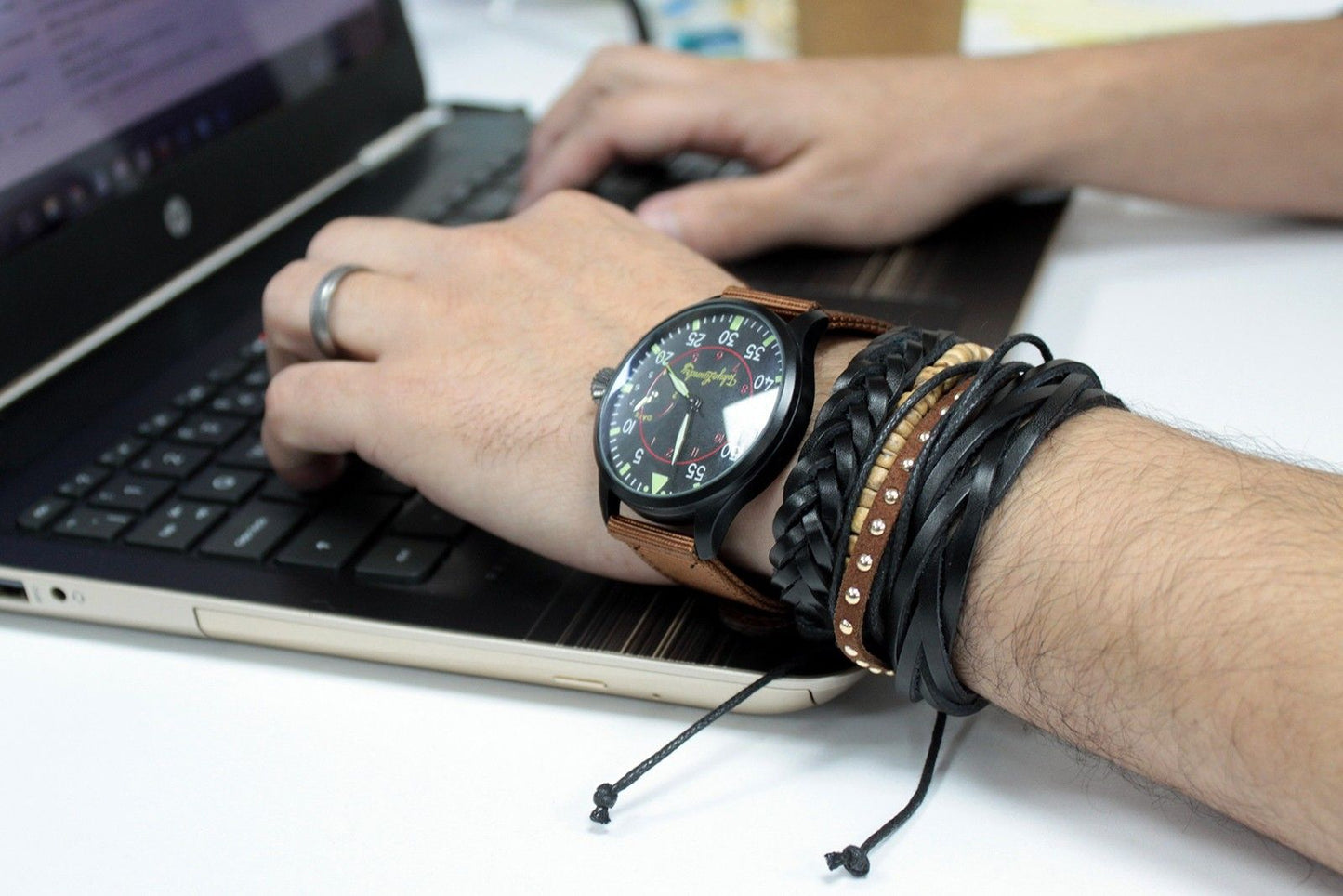 Pulsera de Hombre - Oscuro (color aleatorio)