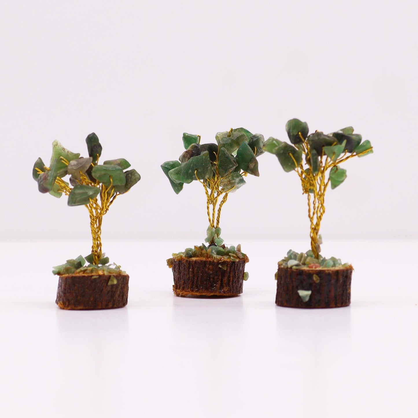 Mini árbol de Aventurina Verde sobre base de madera - 15 Gemas Naturales
