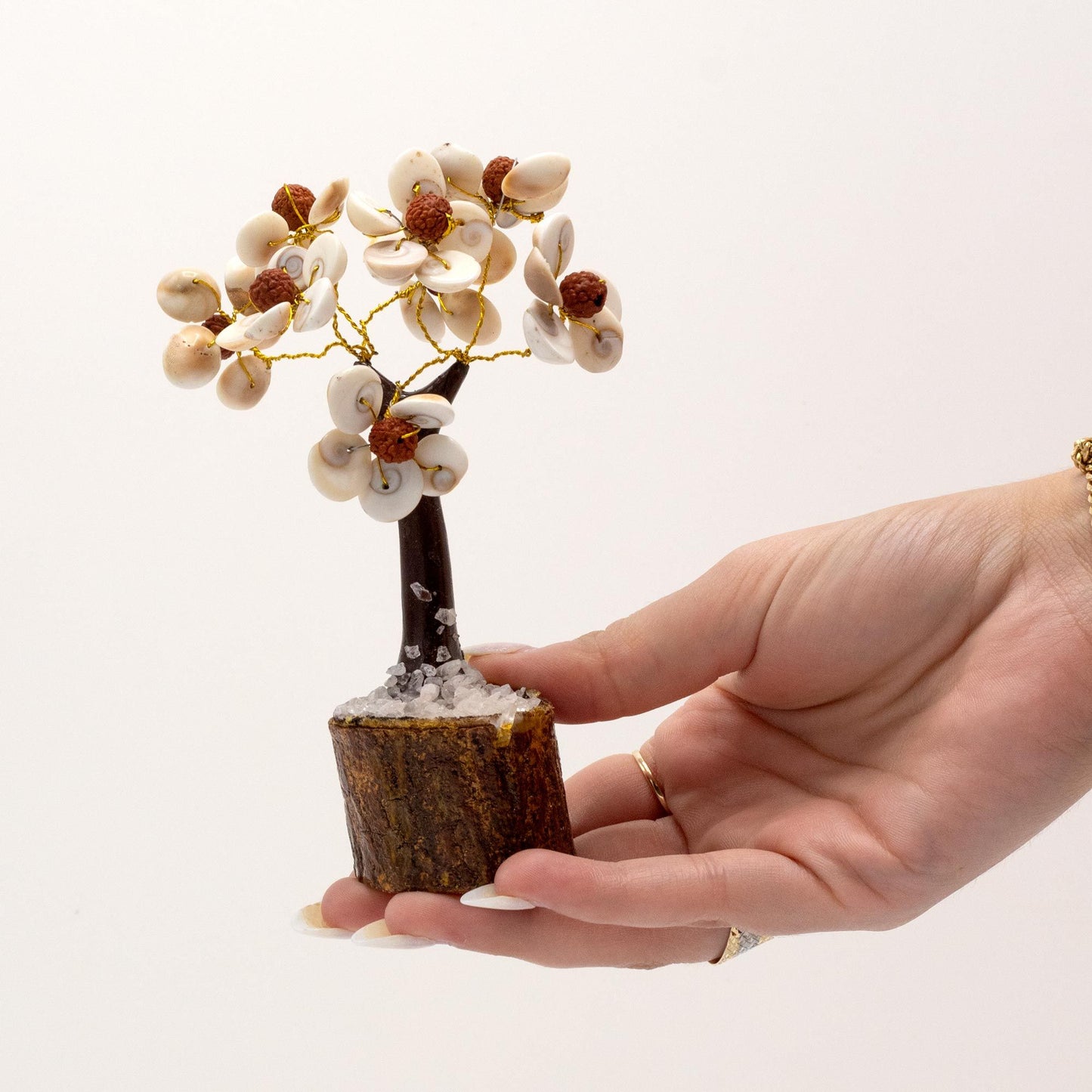 Árbol de Piedra Gomati decorado con Semillas Rudraksha - 45 piedras