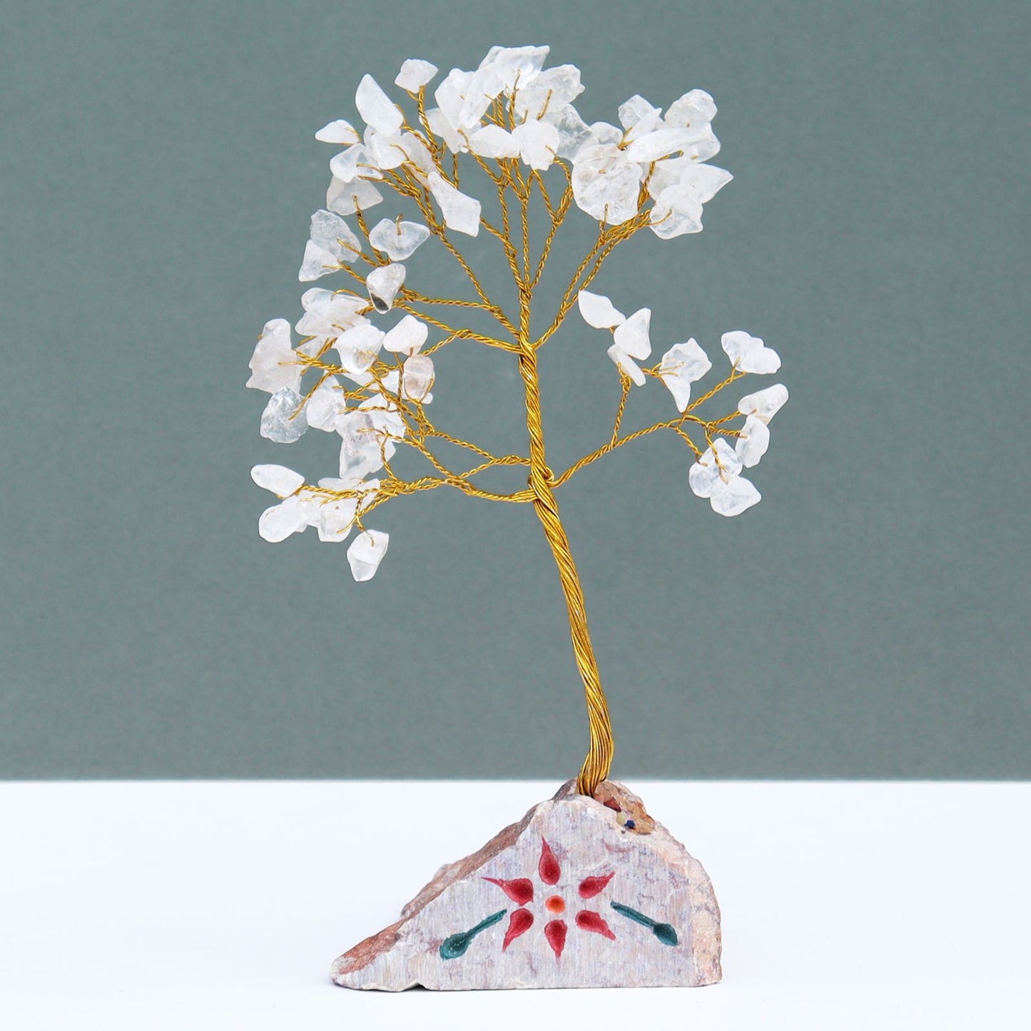 Árbol de Cuarzo sobre Base de Piedra - 80 Gemas Naturales