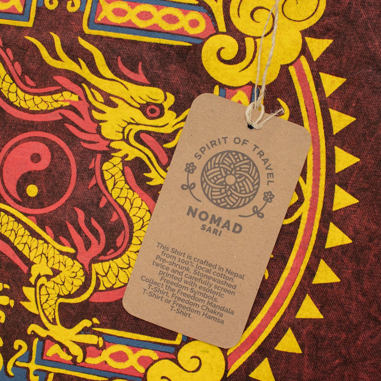 Nomad Sari Camiseta de algodón lavado a piedra - Mandala de Dragón - Granate - Mediano